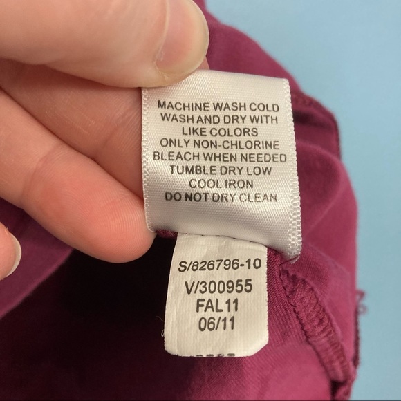 Banana Republic Basic VNeck tee - Raspberry - Picture 5 of 7